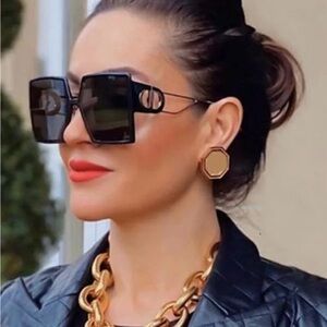 unisex, 30Montaigne SU Sunglasses Elegant Black Sunglasses. With black logo new